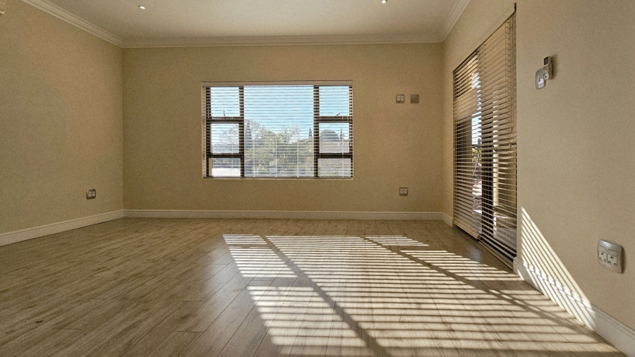 5 Bedroom Property for Sale in Kiepersol Free State